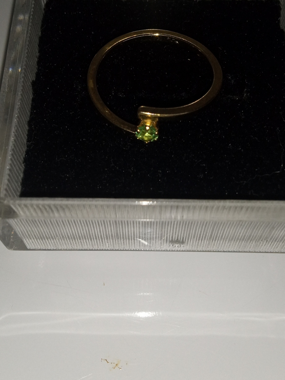 AVON Vintage Gold Tone Women's Ring with Green Stone